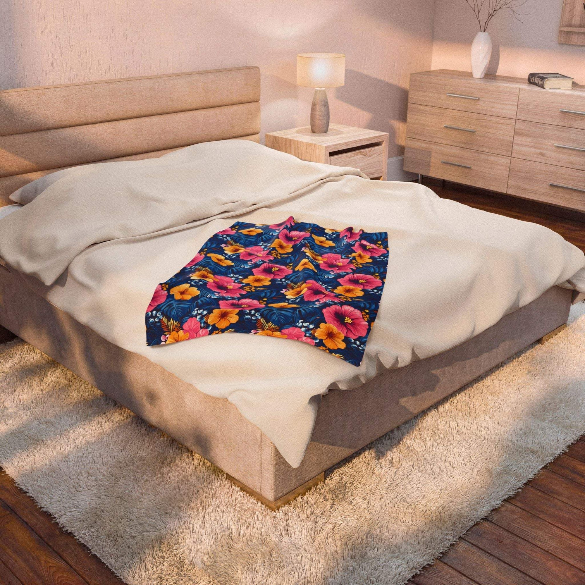 Tropical Hibiscus Floral Velveteen Plush Blanket | Hawaiian Flower Pattern