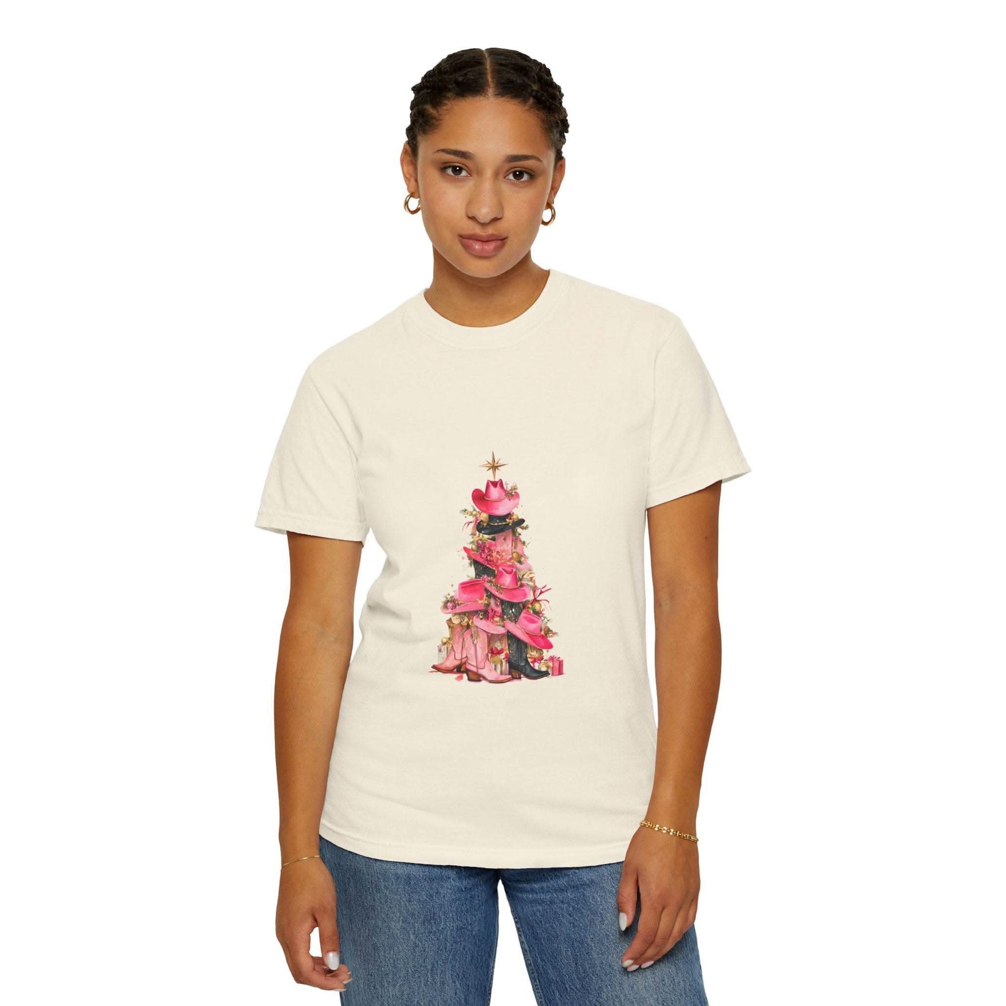 Pepper-colored cotton t-shirt featuring a festive cowgirl Christmas tree design by Printify