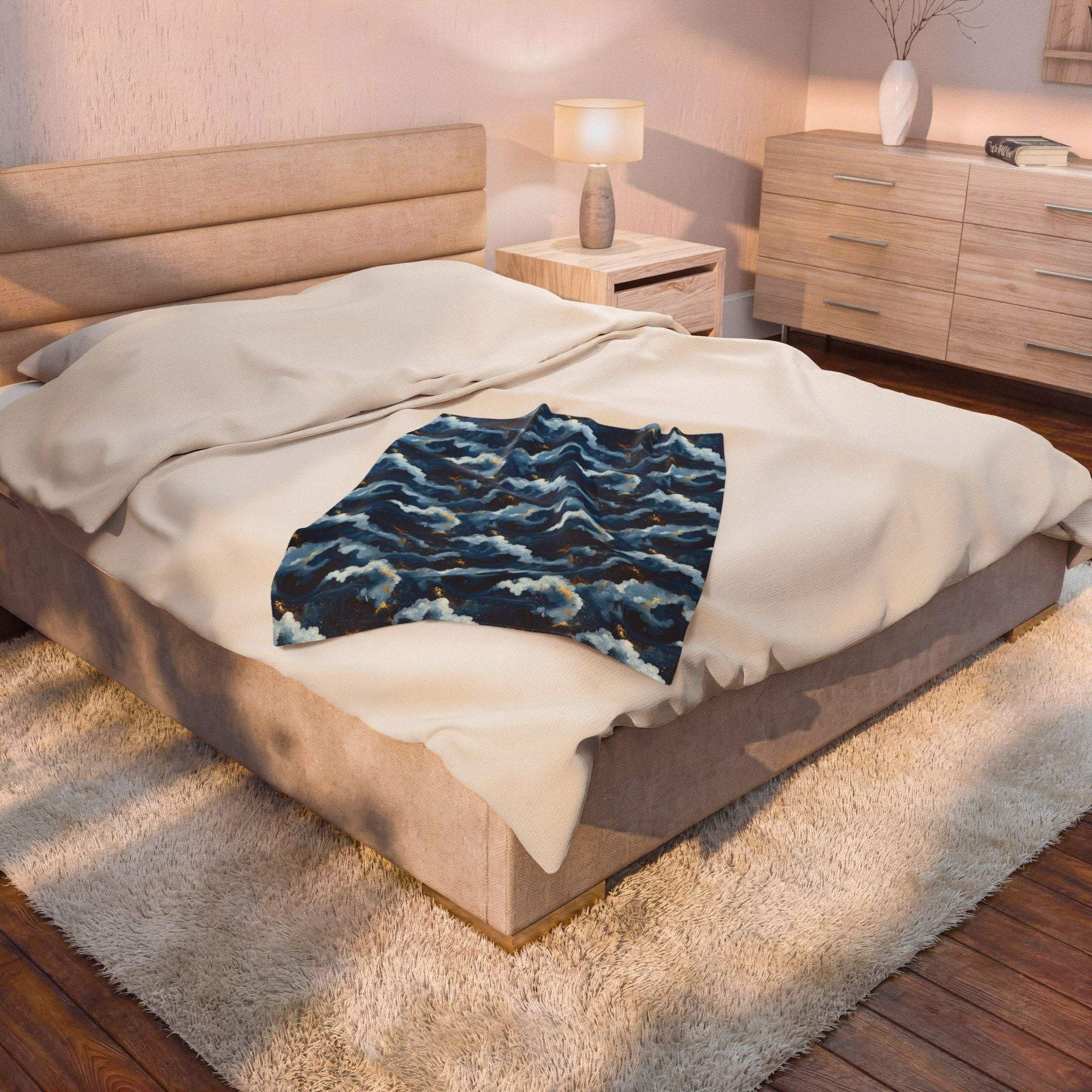 Ocean Wave Pattern Velveteen Plush Blanket | Navy Blue Cloudy Waves