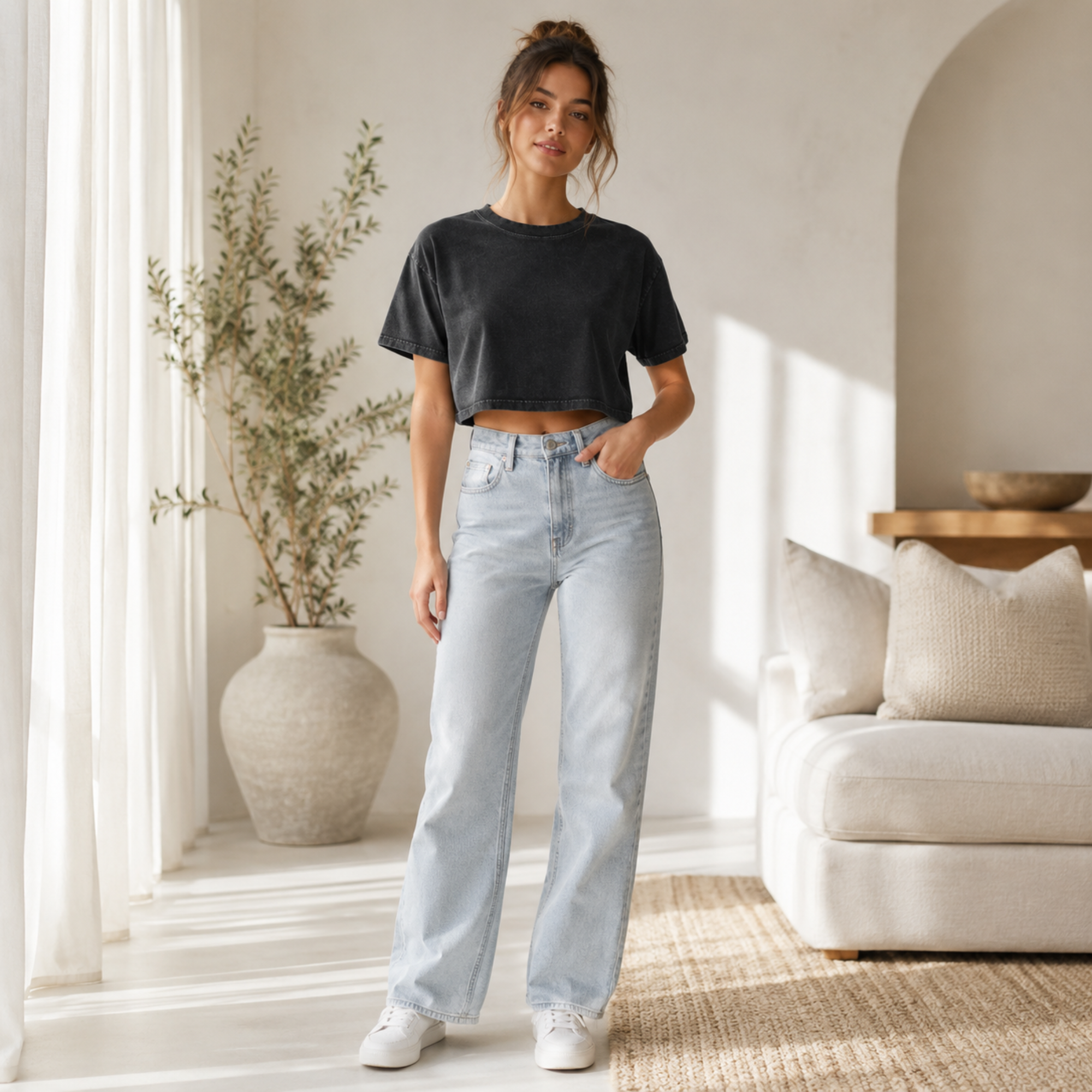 Slim-fit women's mineral wash cotton crop t-shirt with round neck and short sleeves in vintage style