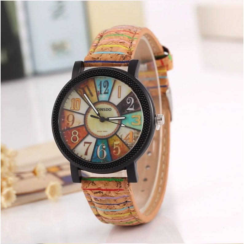 Vintage leather quartz watch with round dial and leather strap