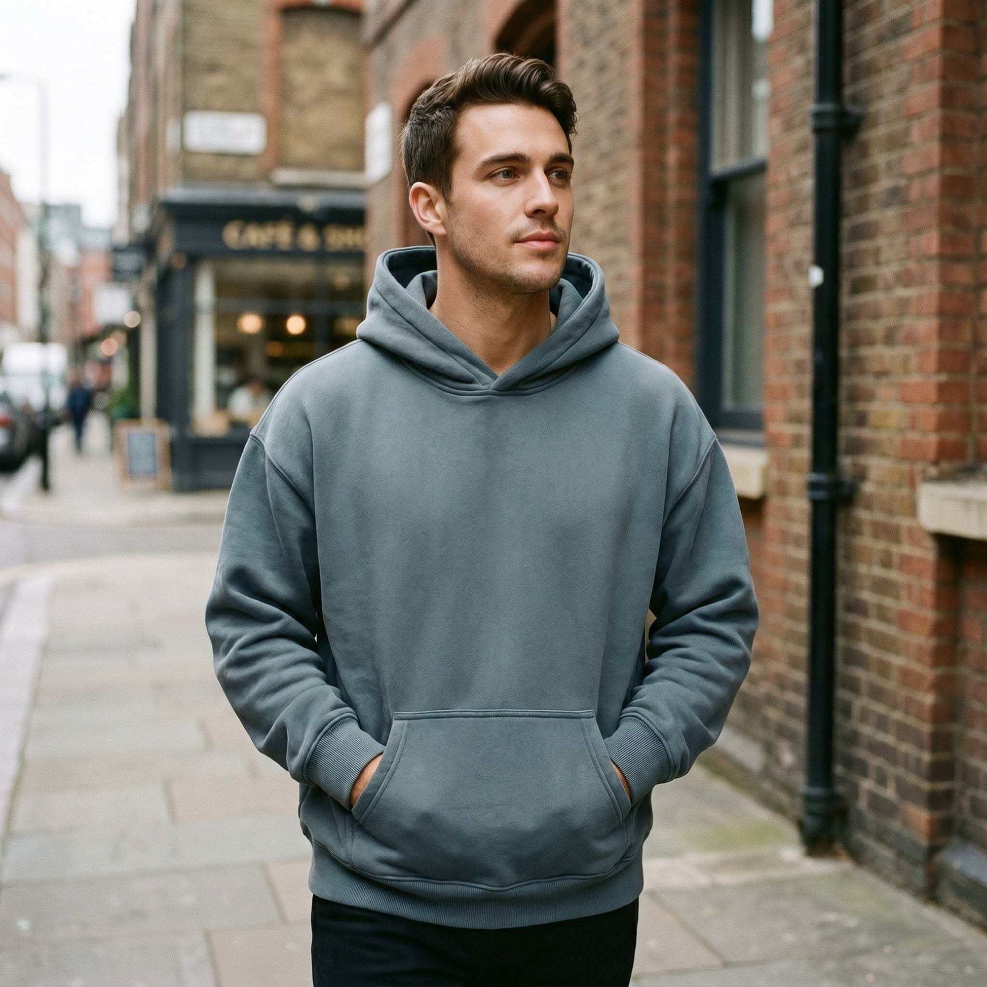Oversize fleeced hoodie with heavyweight fabric and relaxed streetwear fit
