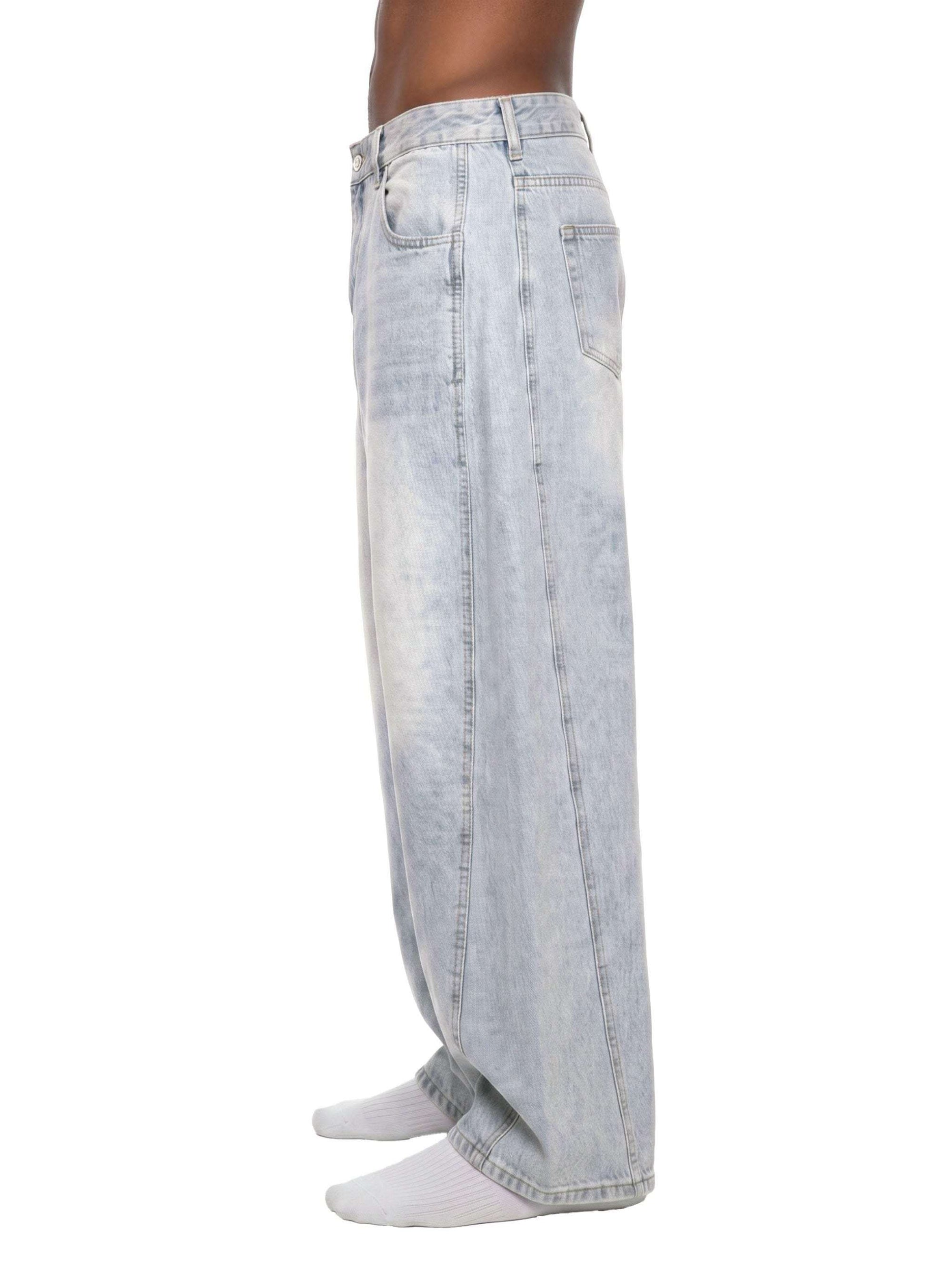Men's vintage wash sunfade barrel leg jeans with loose fit and frayed details
