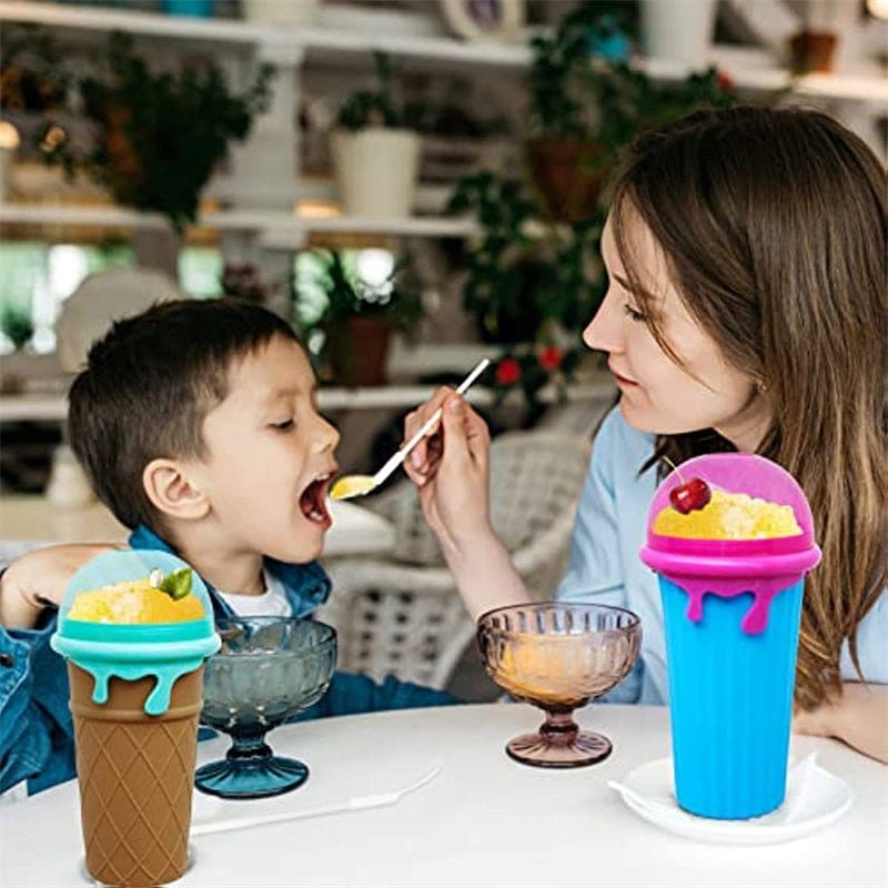 500ml large capacity slushy cup with colorful silicone lid and ice cream design used by mother feeding child at home