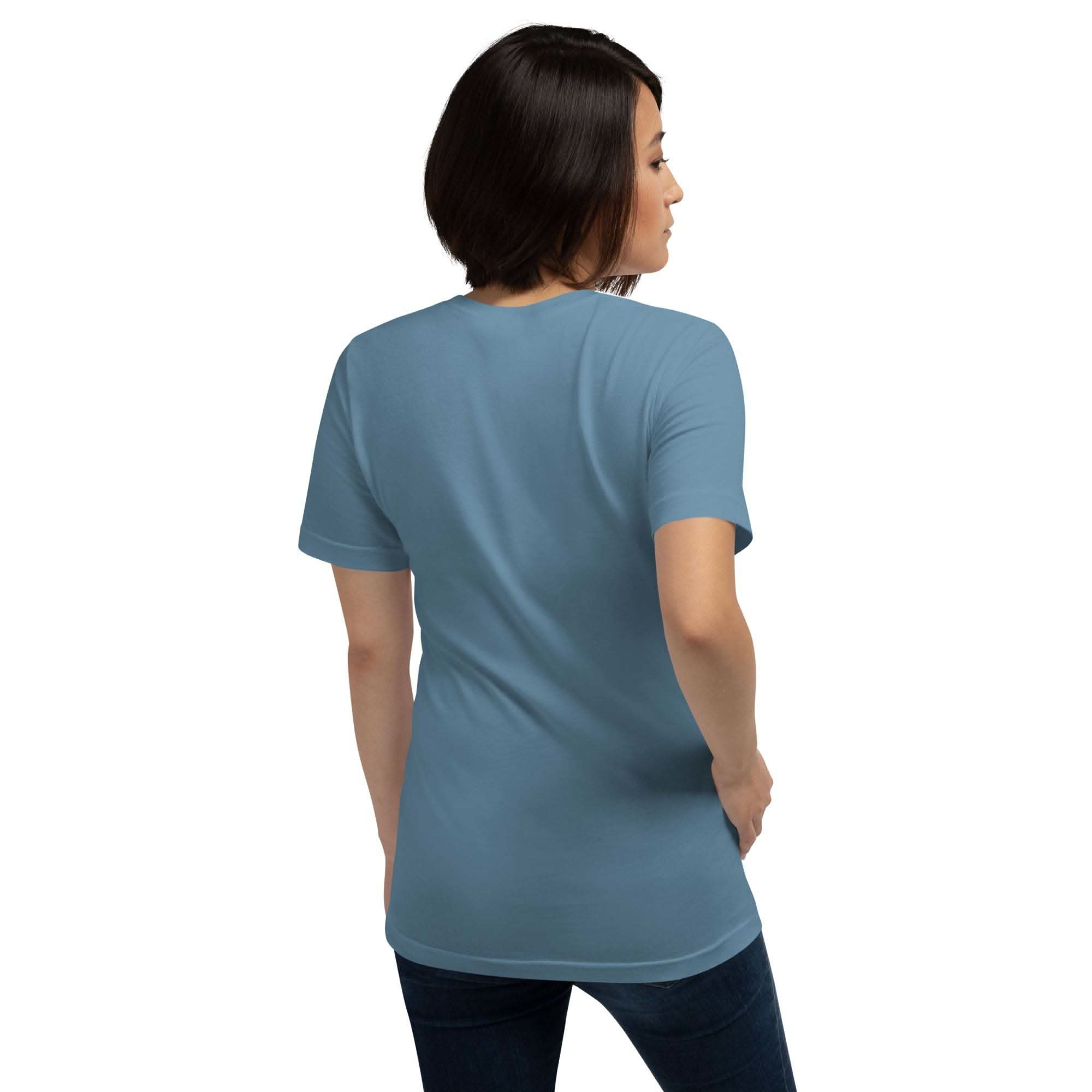 Real Queen T-Shirt - Bold Royal Graphic Tee for Feminine Empowerment