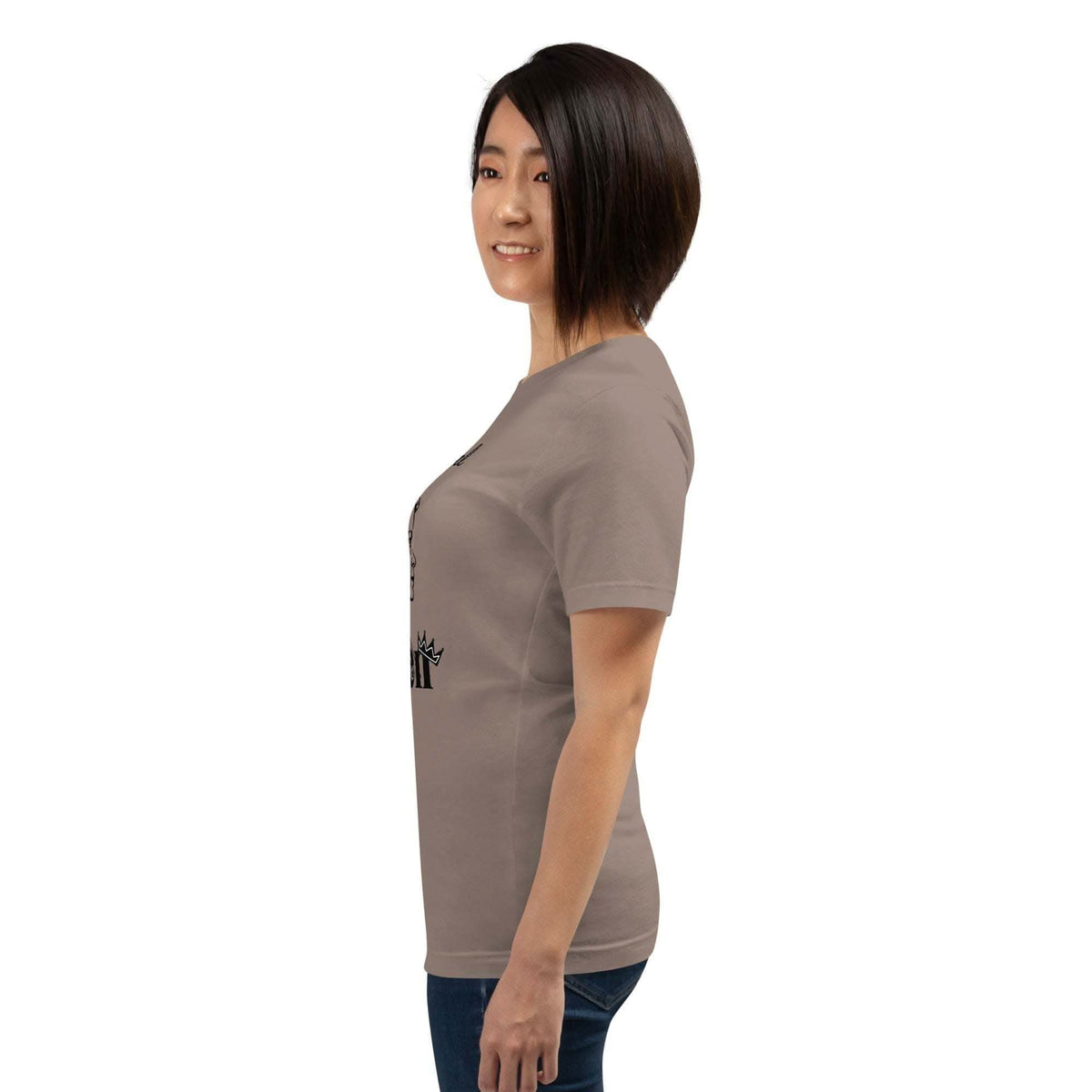Real Queen T-Shirt - Bold Royal Graphic Tee for Feminine Empowerment