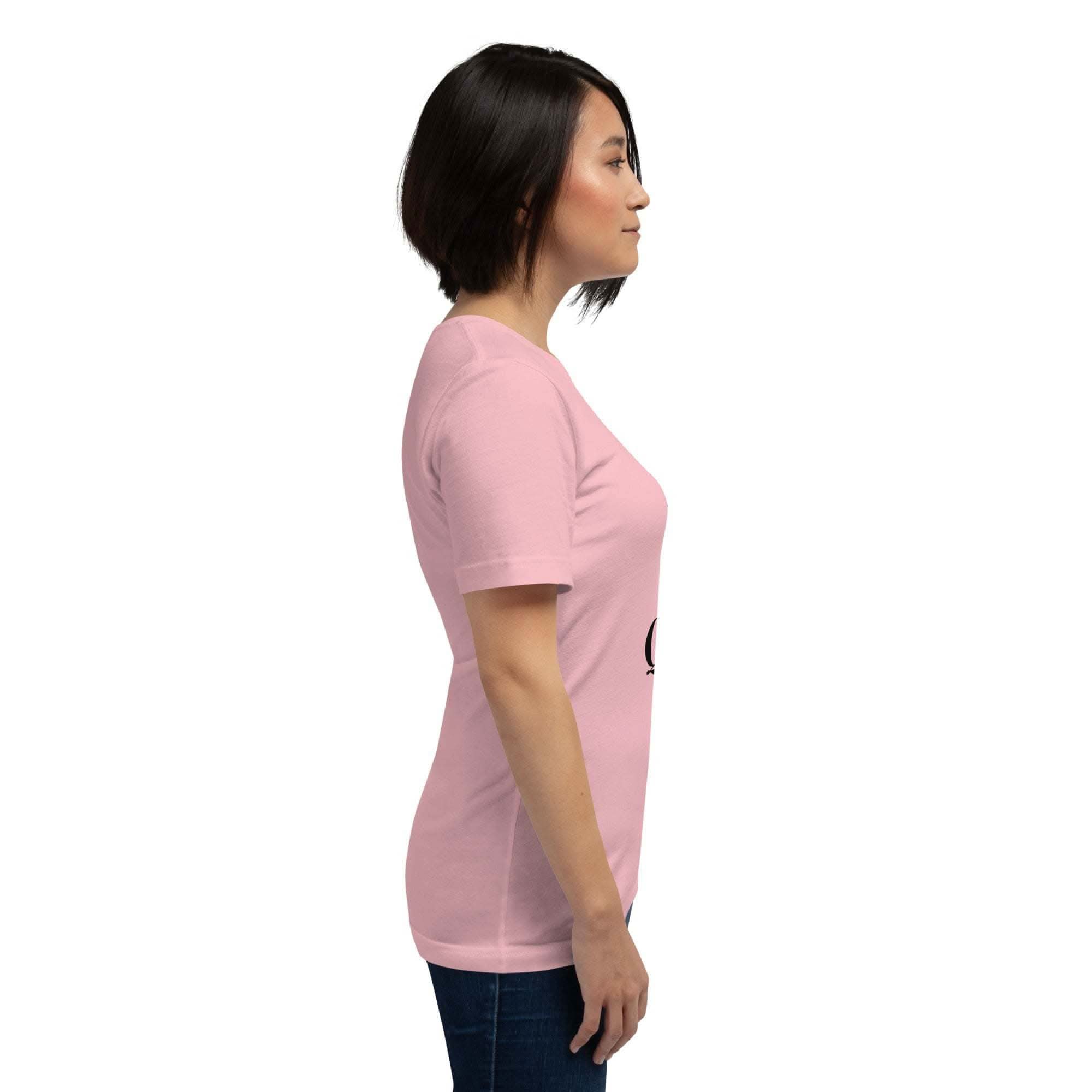 Real Queen T-Shirt - Bold Royal Graphic Tee for Feminine Empowerment