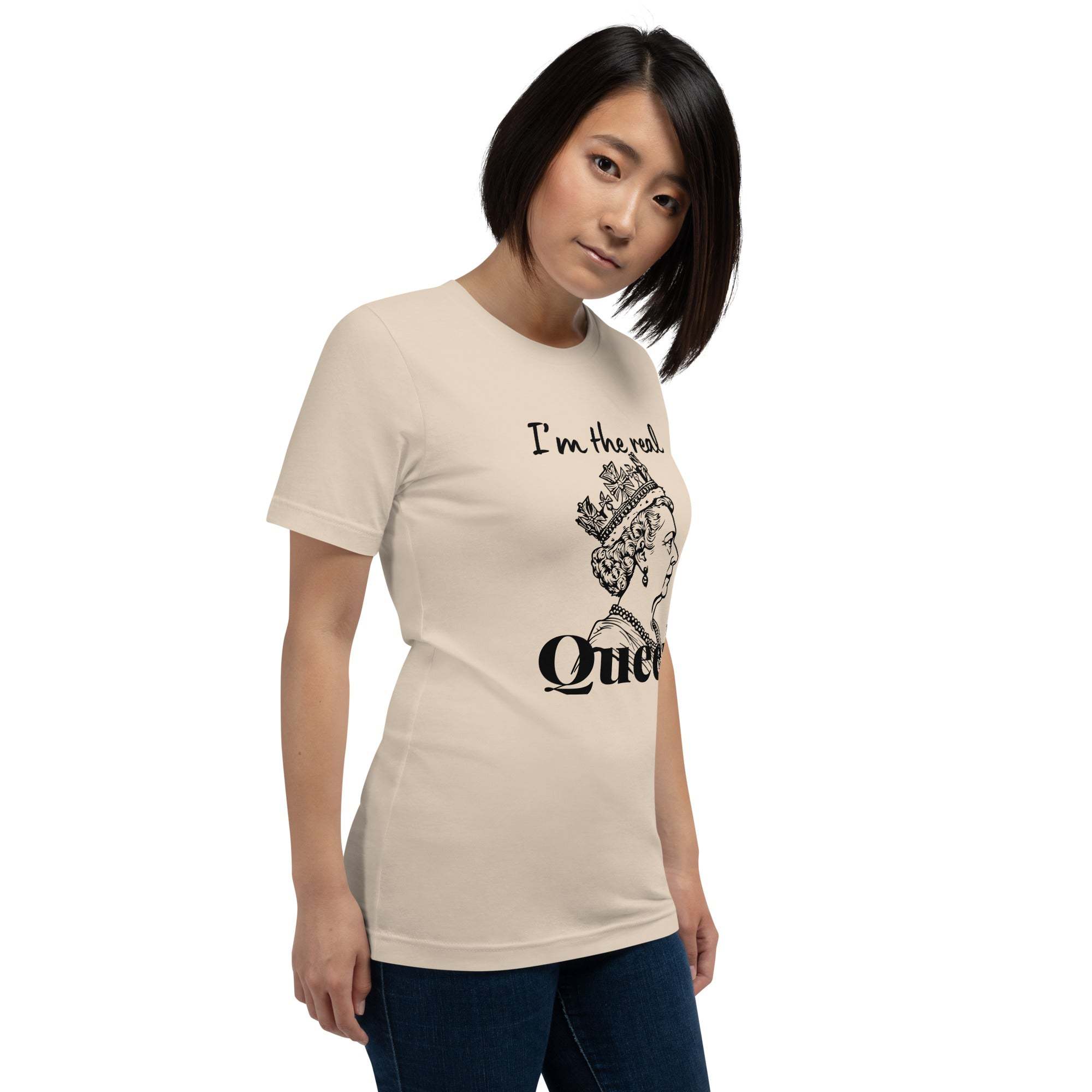 Real Queen T-Shirt - Bold Royal Graphic Tee for Feminine Empowerment