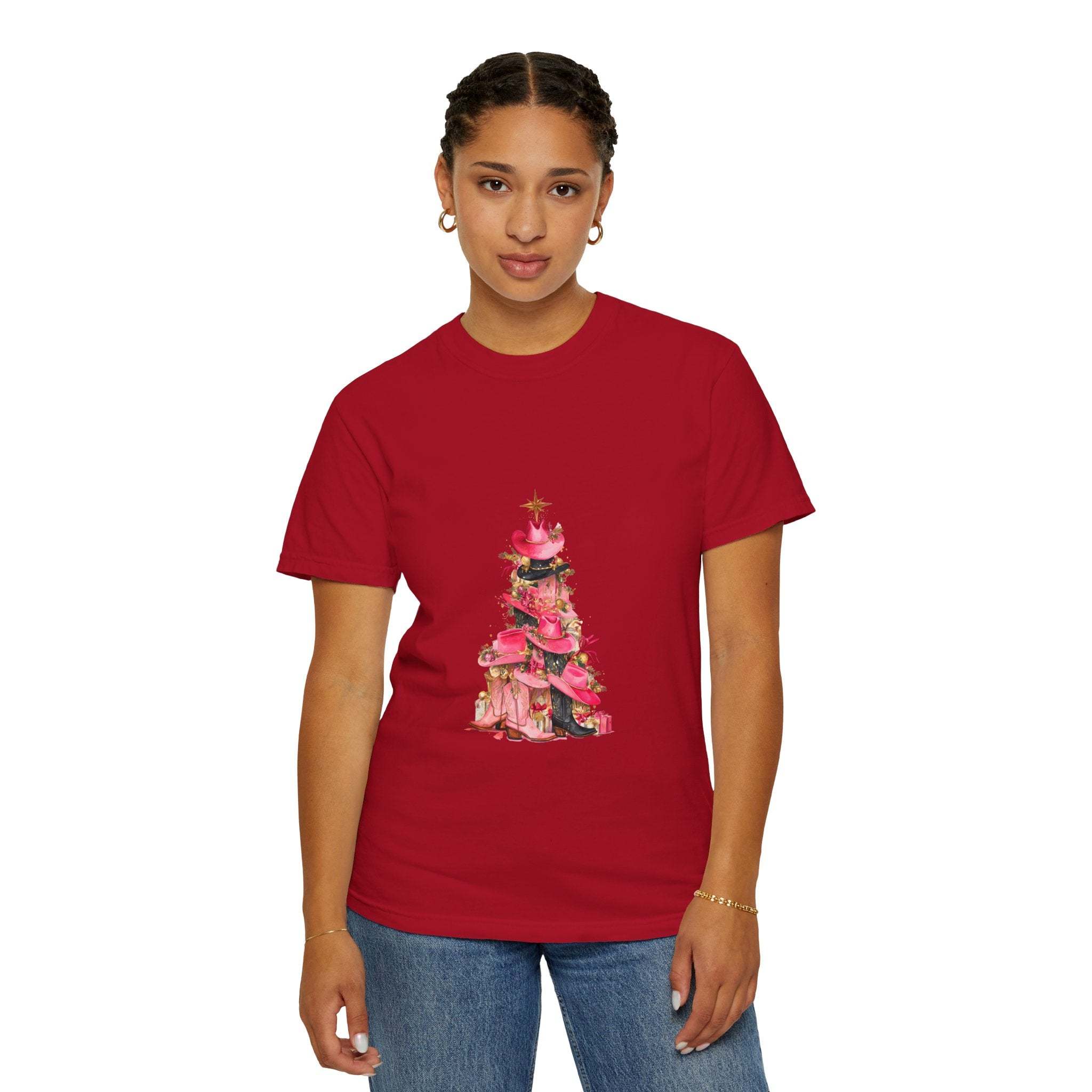 Pepper-colored cotton t-shirt featuring a festive cowgirl Christmas tree design by Printify