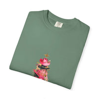 Pepper-colored cotton t-shirt featuring a festive cowgirl Christmas tree design by Printify