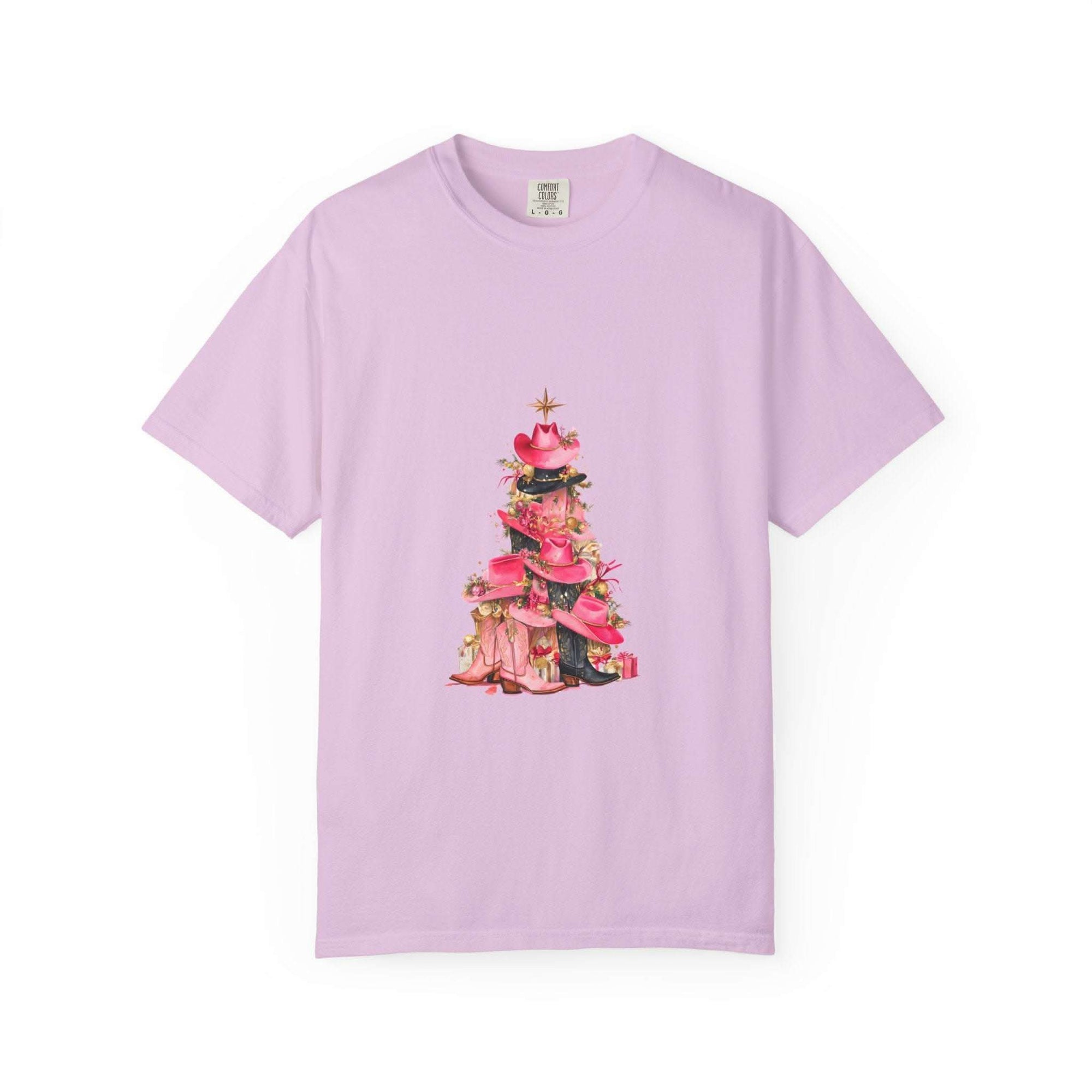Pepper-colored cotton t-shirt featuring a festive cowgirl Christmas tree design by Printify