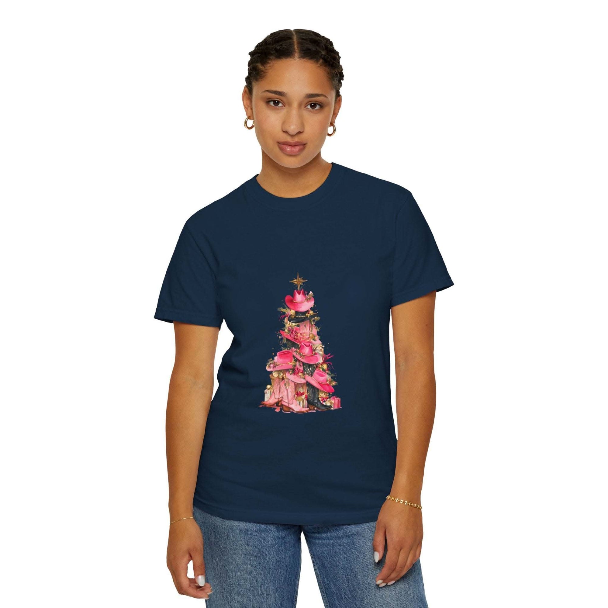 Pepper-colored cotton t-shirt featuring a festive cowgirl Christmas tree design by Printify