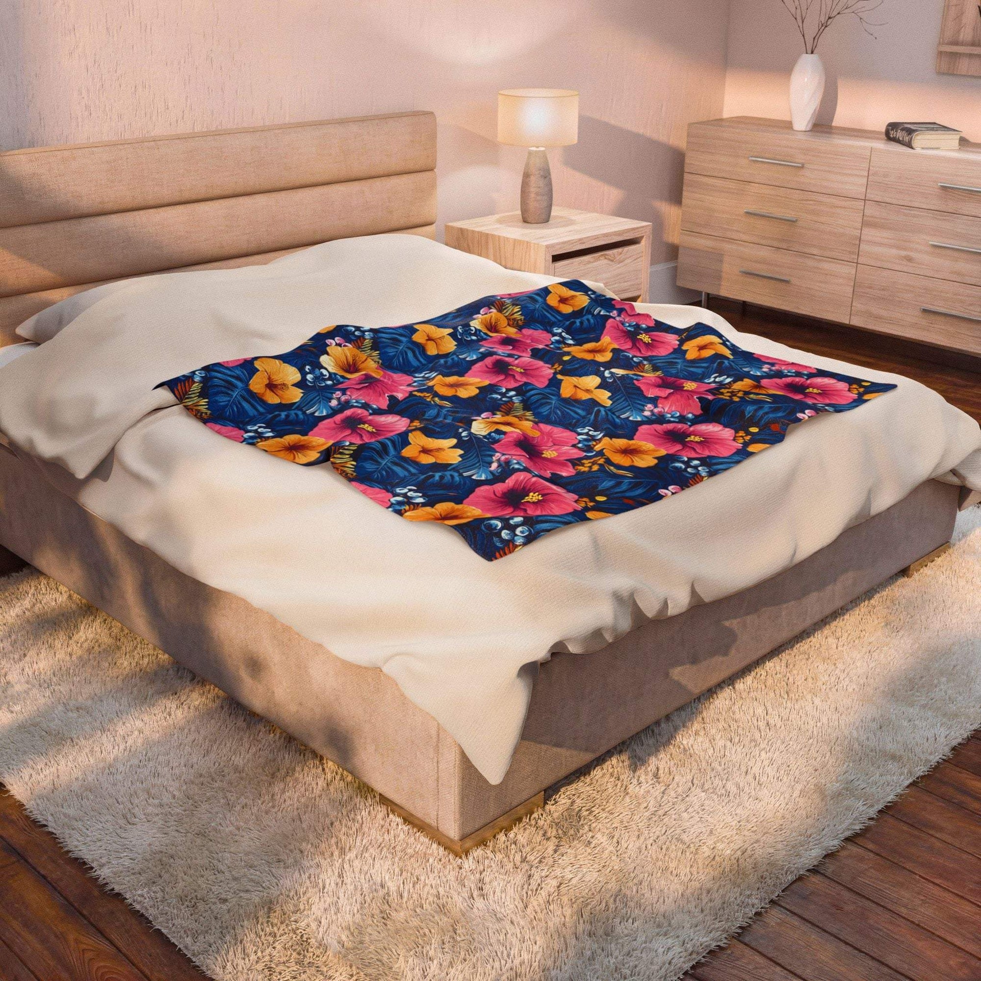 Tropical Hibiscus Floral Velveteen Plush Blanket | Hawaiian Flower Pattern