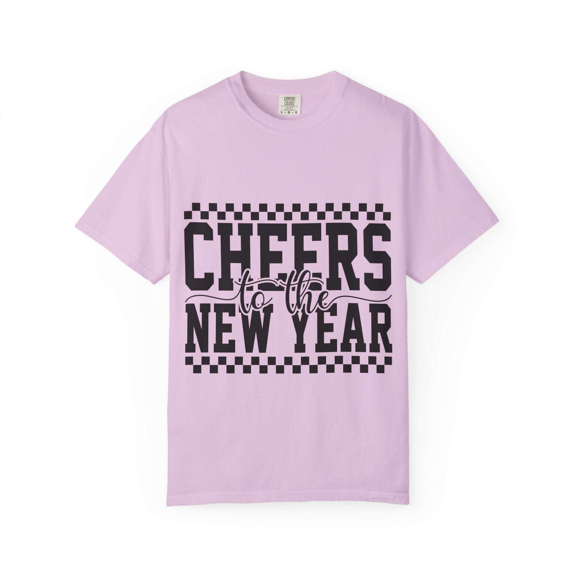 Cheers for the New Year T-Shirt with vintage garment-dyed look and relaxed fit for comfortable New Year's celebrations