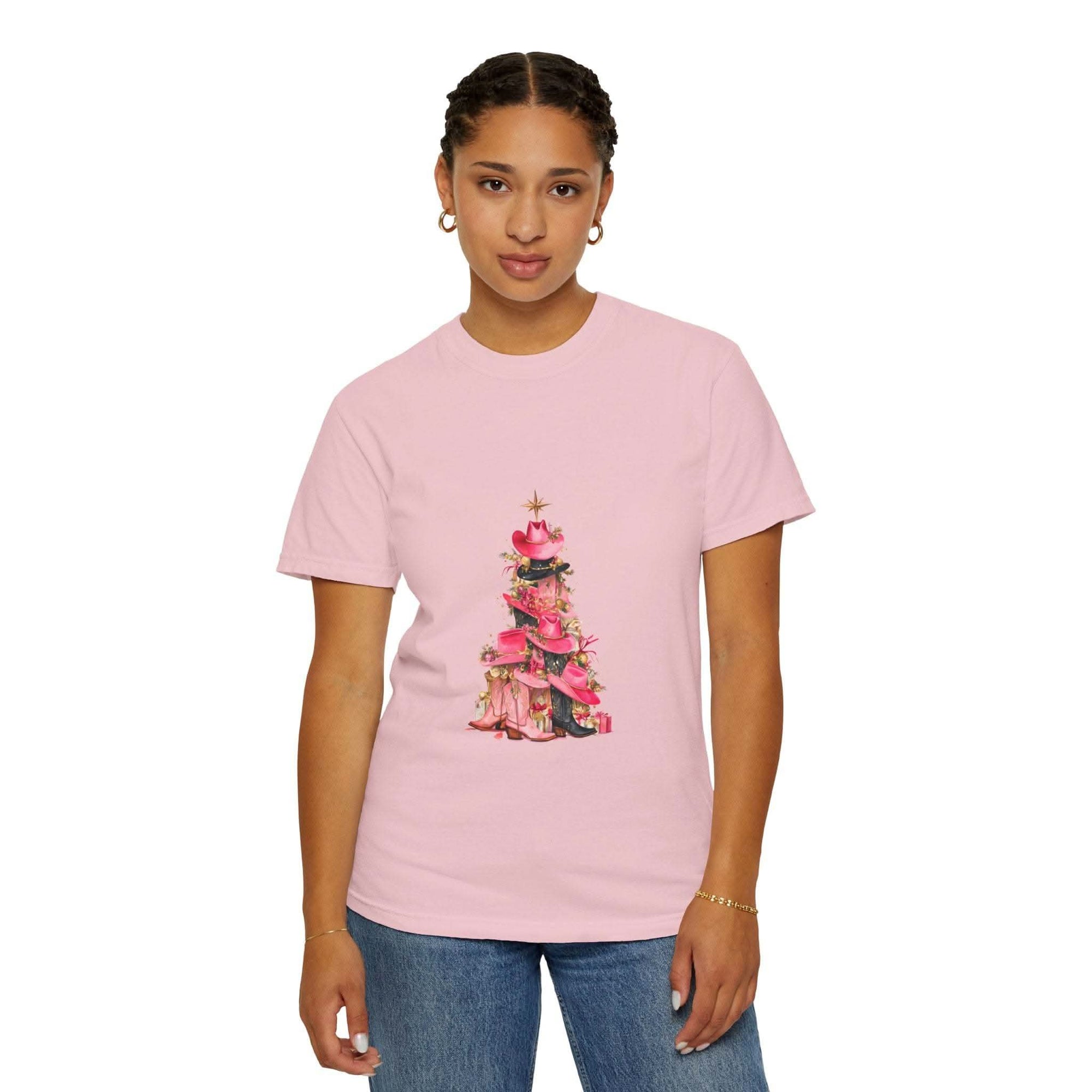 Pepper-colored cotton t-shirt featuring a festive cowgirl Christmas tree design by Printify