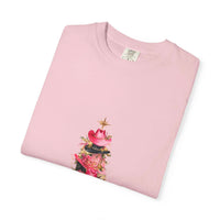 Pepper-colored cotton t-shirt featuring a festive cowgirl Christmas tree design by Printify