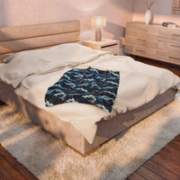 Ocean Wave Pattern Velveteen Plush Blanket | Navy Blue Cloudy Waves