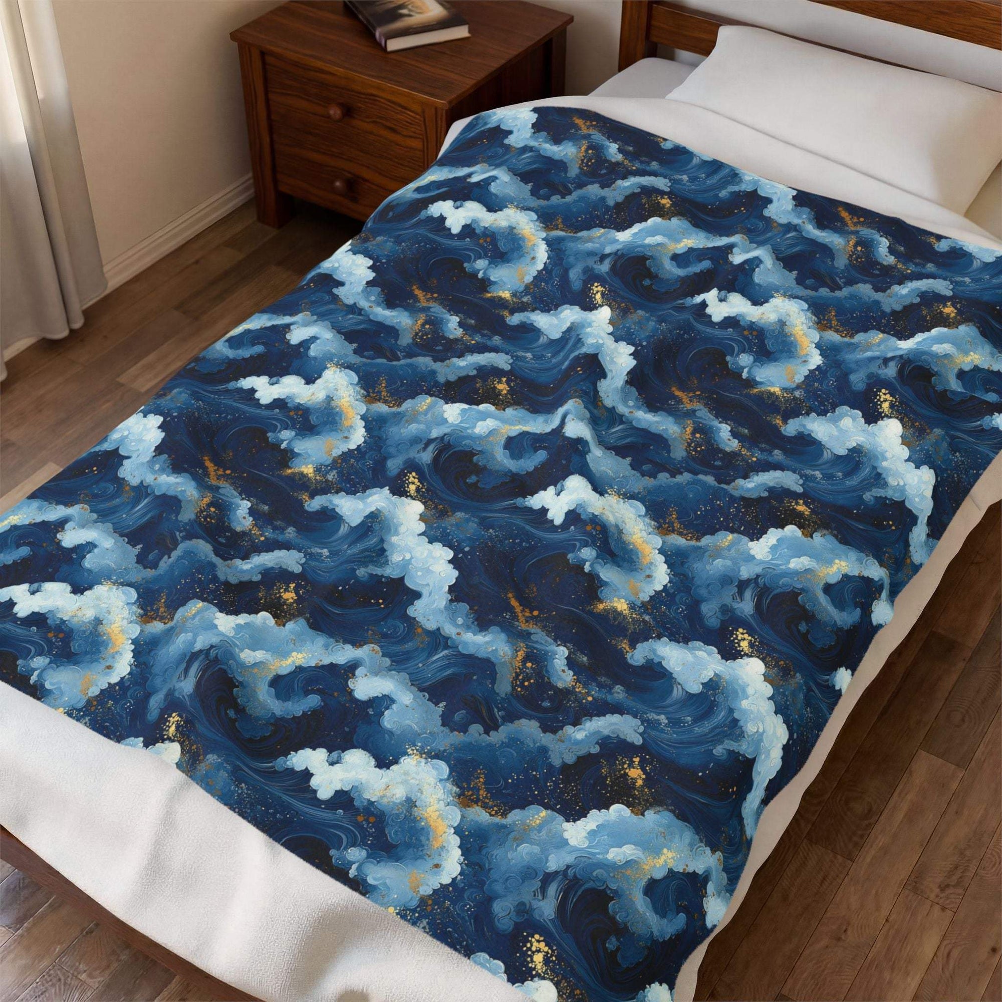 Ocean Wave Pattern Velveteen Plush Blanket | Navy Blue Cloudy Waves