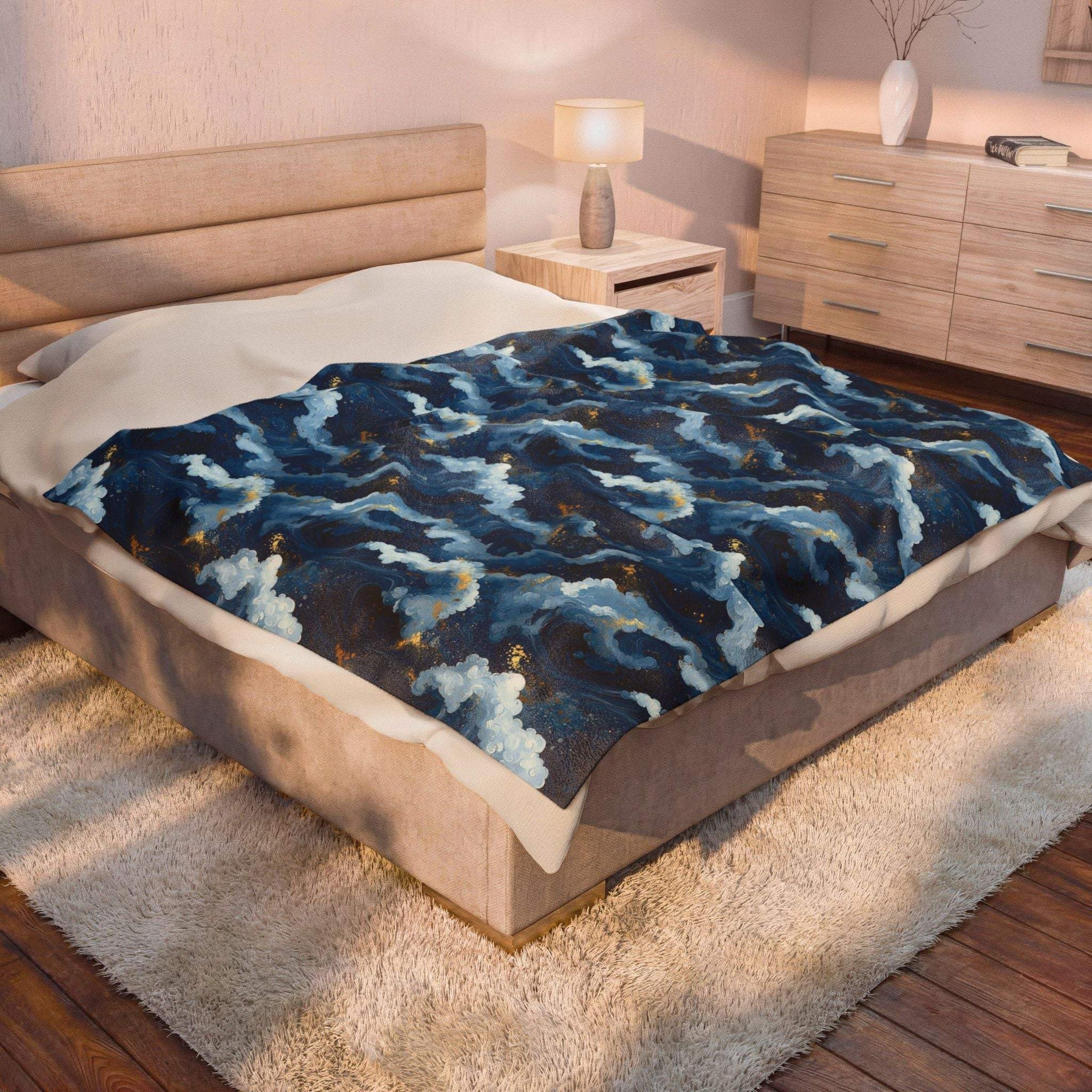 Ocean Wave Pattern Velveteen Plush Blanket | Navy Blue Cloudy Waves