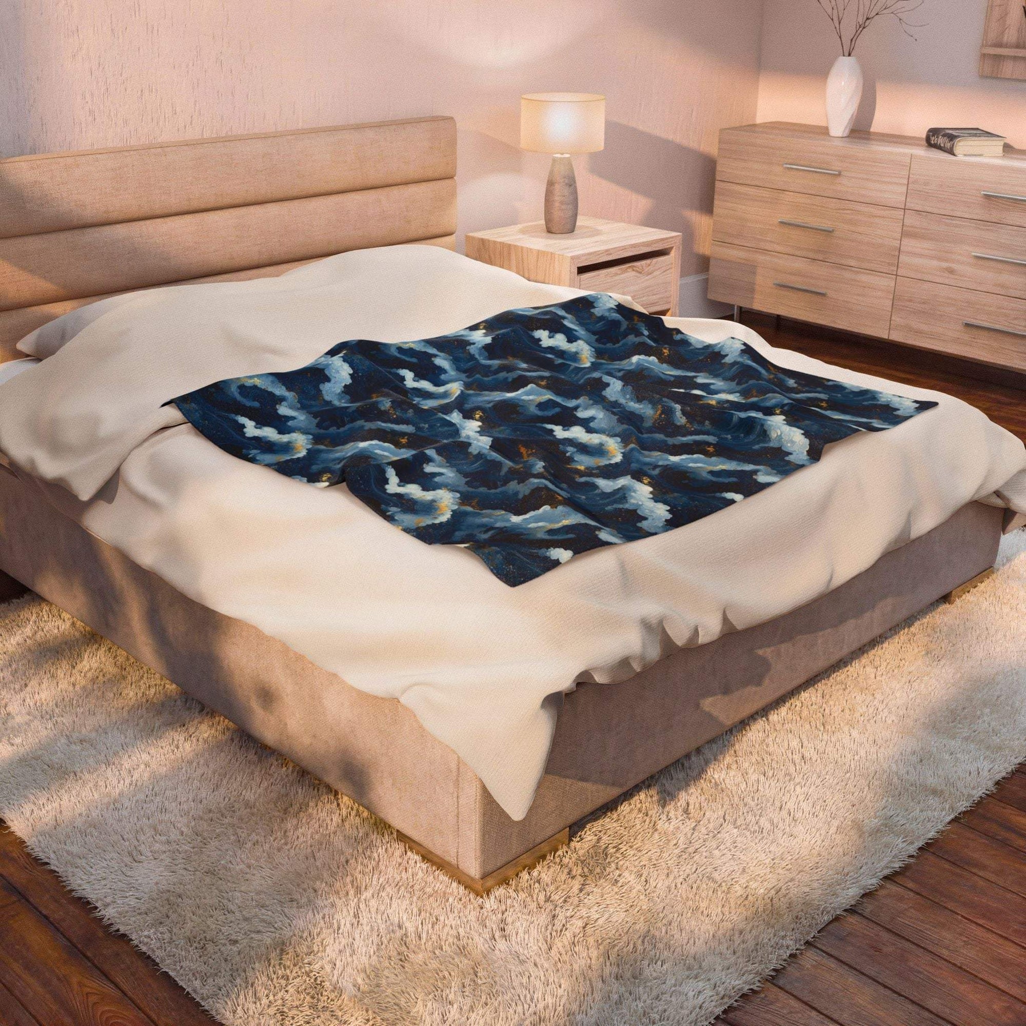 Ocean Wave Pattern Velveteen Plush Blanket | Navy Blue Cloudy Waves