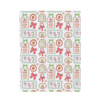 Velveteen plush blanket with retro Christmas frames pattern in festive colors