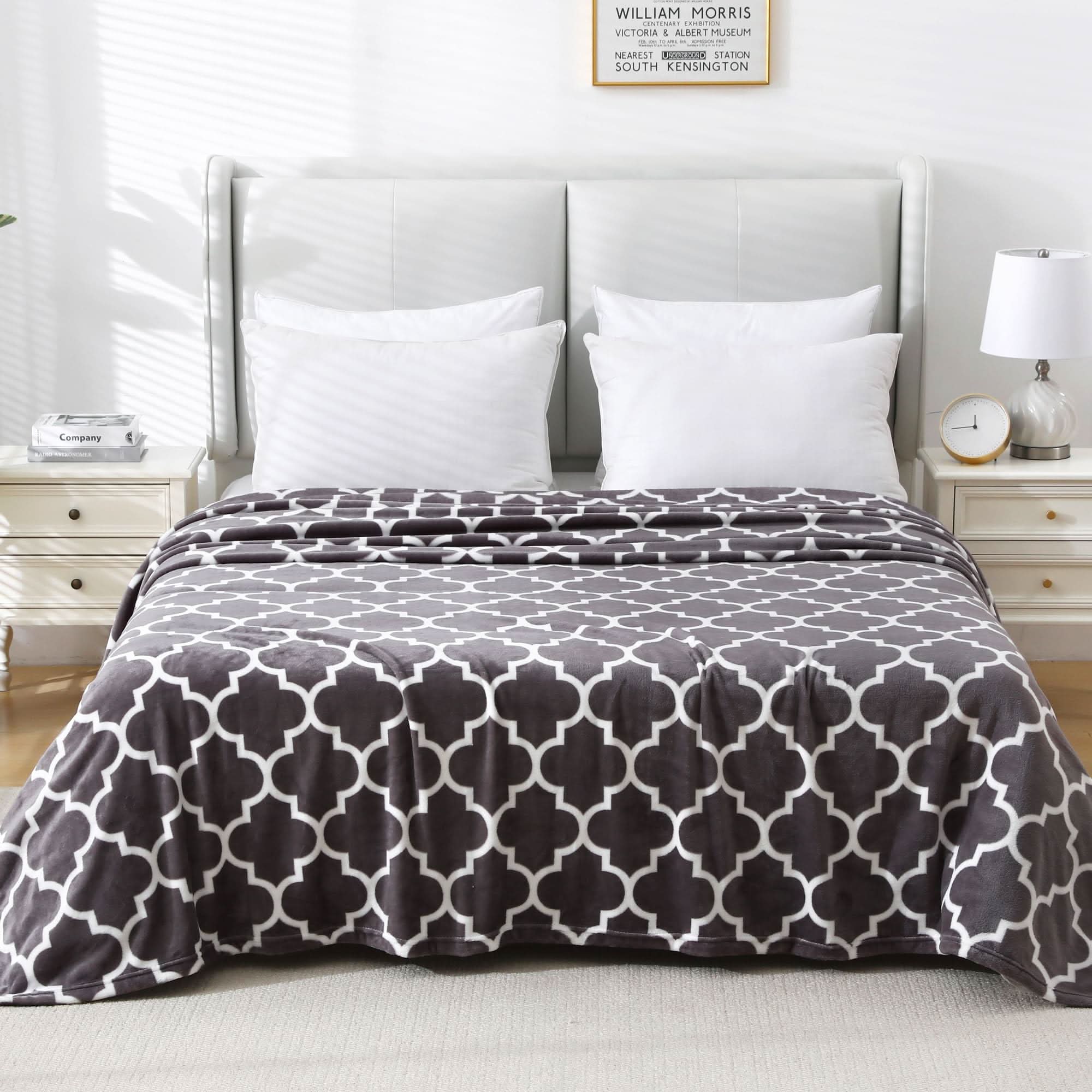 Soft fleece geometric blanket 90x90 with modern pattern on plush fabric
