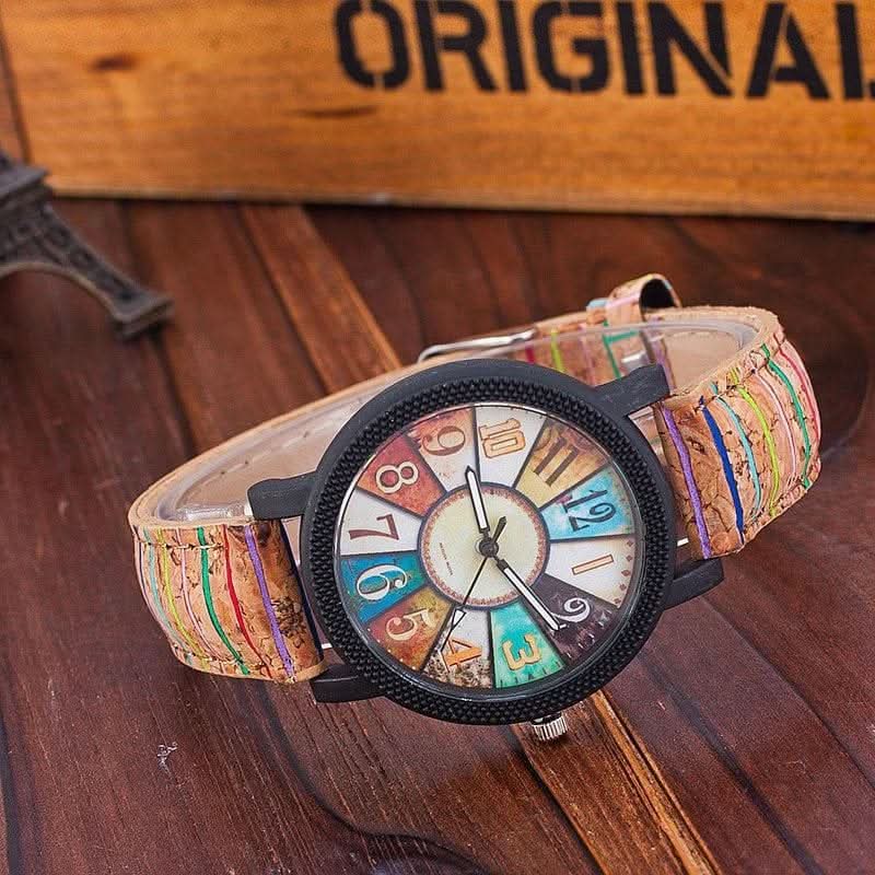 Chic vintage leather quartz watch with round dial and comfortable strap