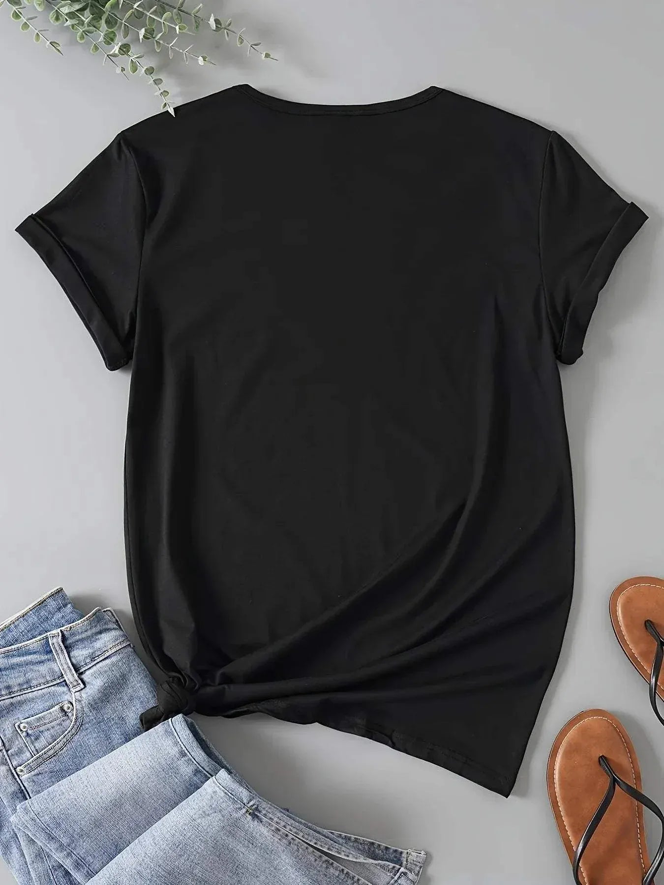 Women’s Valentine vintage t-shirt with “Be Kind” retro print, short sleeves, and crew neck for casual spring and summer wear