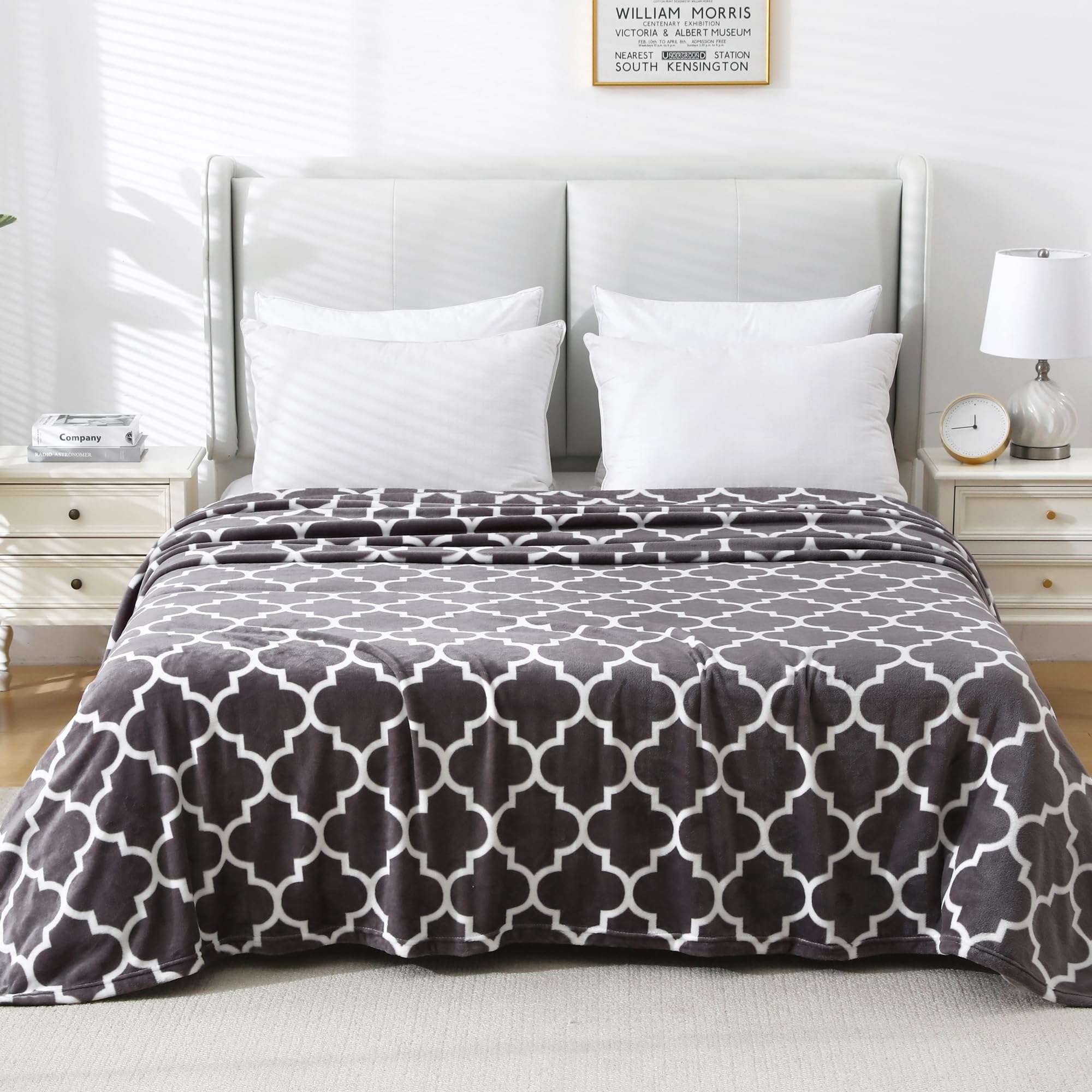 Soft Fleece Geometric Blanket