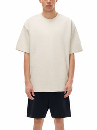 Unisex heavyweight drop shoulder t-shirt in 100% cotton with casual street style and round neck design