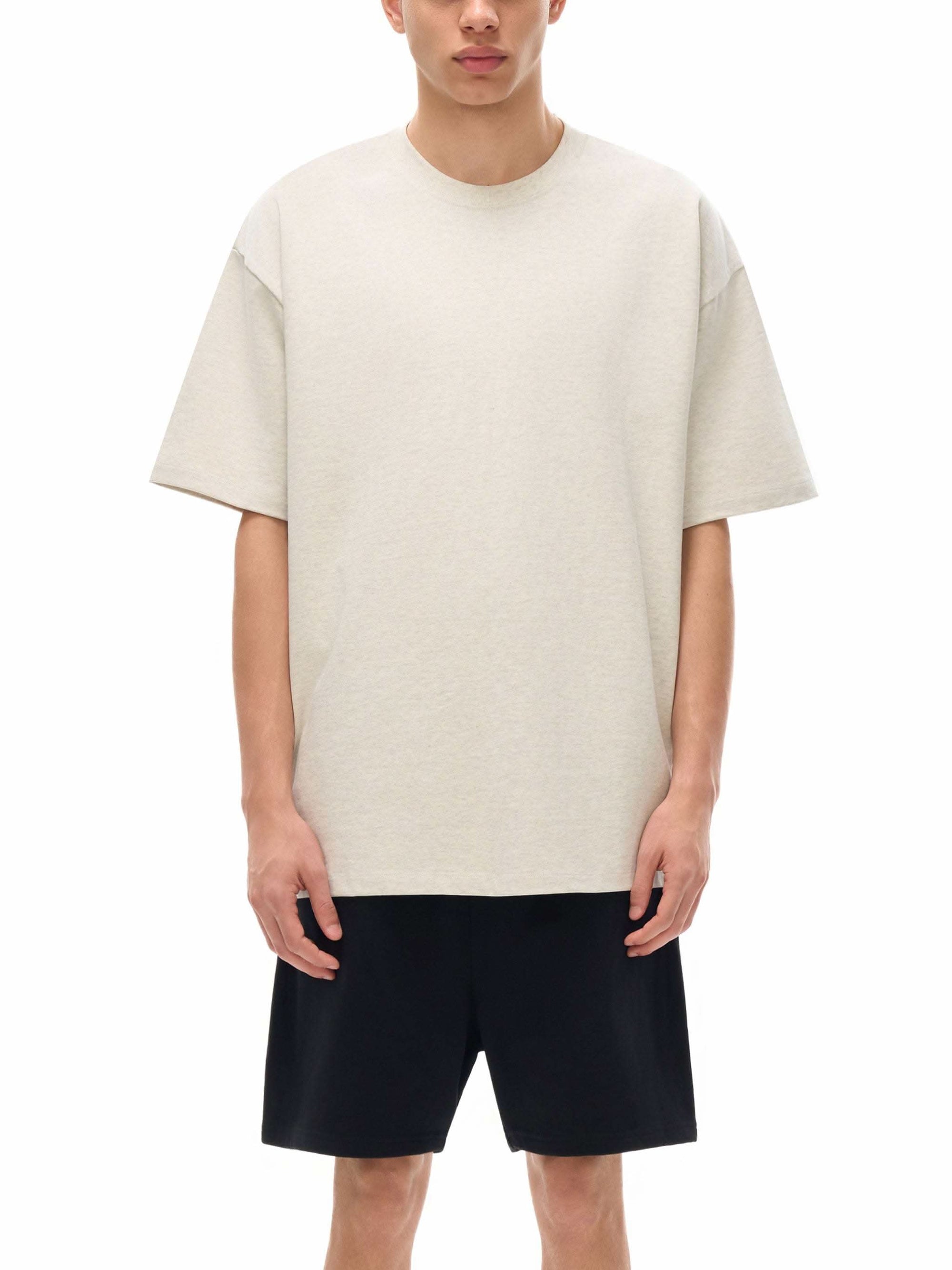 Unisex heavyweight drop shoulder t-shirt in 100% cotton with casual street style and round neck design
