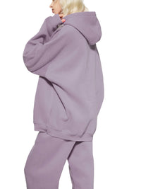 Oversize fleeced hoodie in black with adjustable hood and drop shoulder design