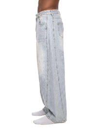 Men's vintage wash sunfade barrel leg jeans with loose fit and frayed details