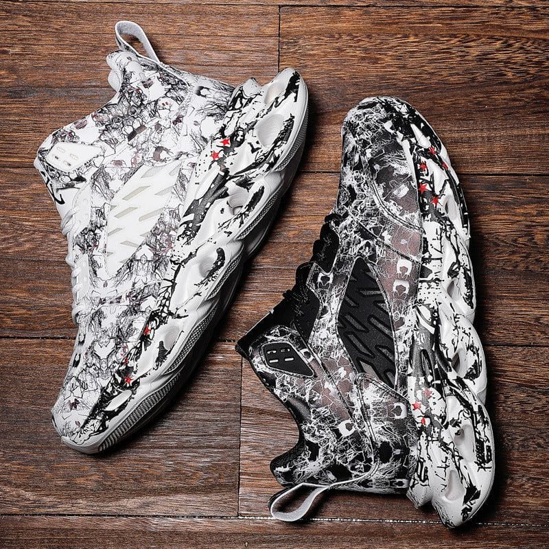 Pair of trendy camouflage sports and leisure blade old shoes for men with round toe and low flat heel, featuring rubber sole and mesh inside material.