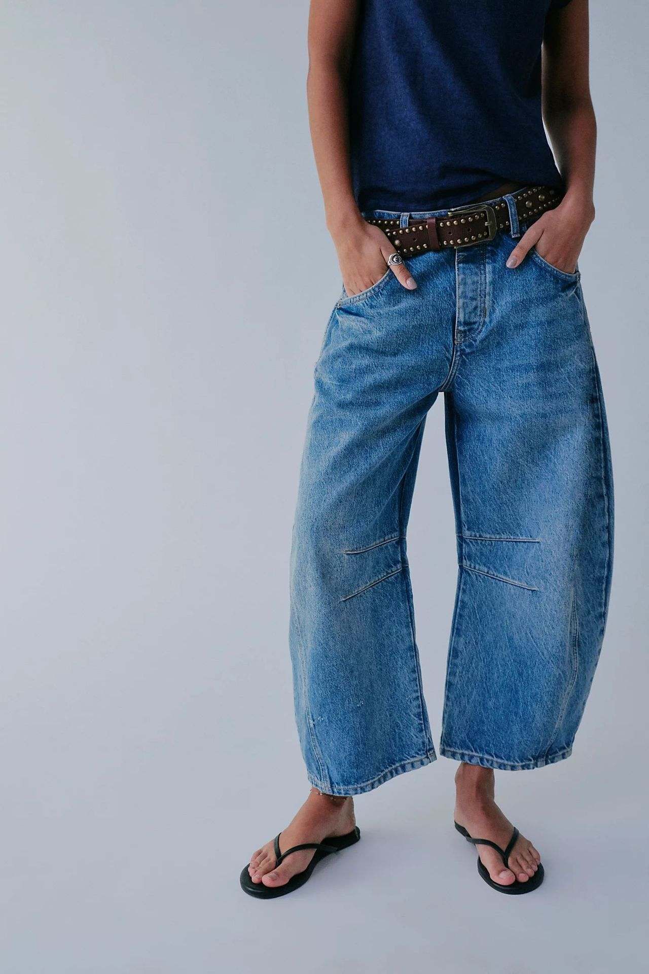 High stretch mid-rise wide leg baggy denim jeans for women in blue