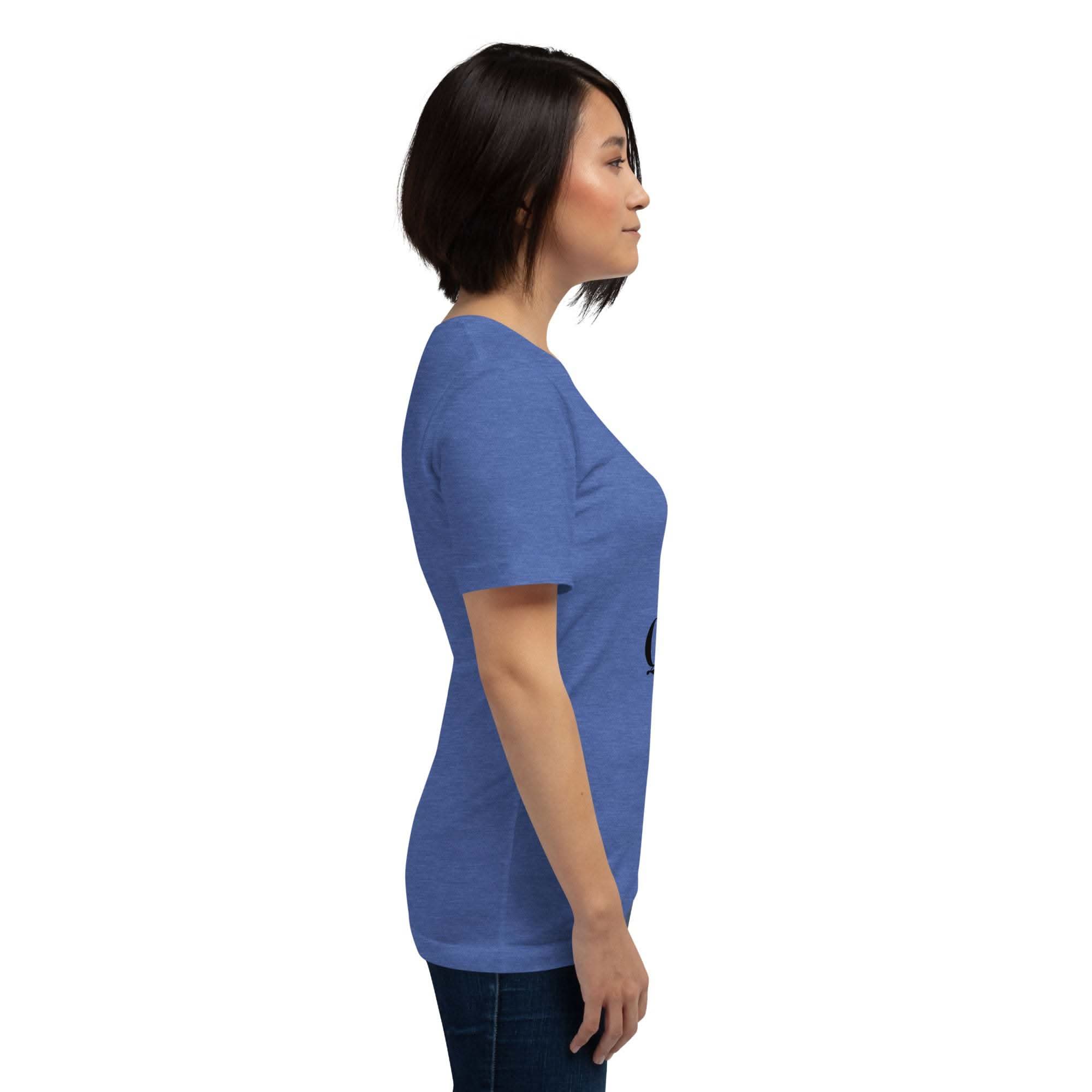 Real Queen T-Shirt - Bold Royal Graphic Tee for Feminine Empowerment
