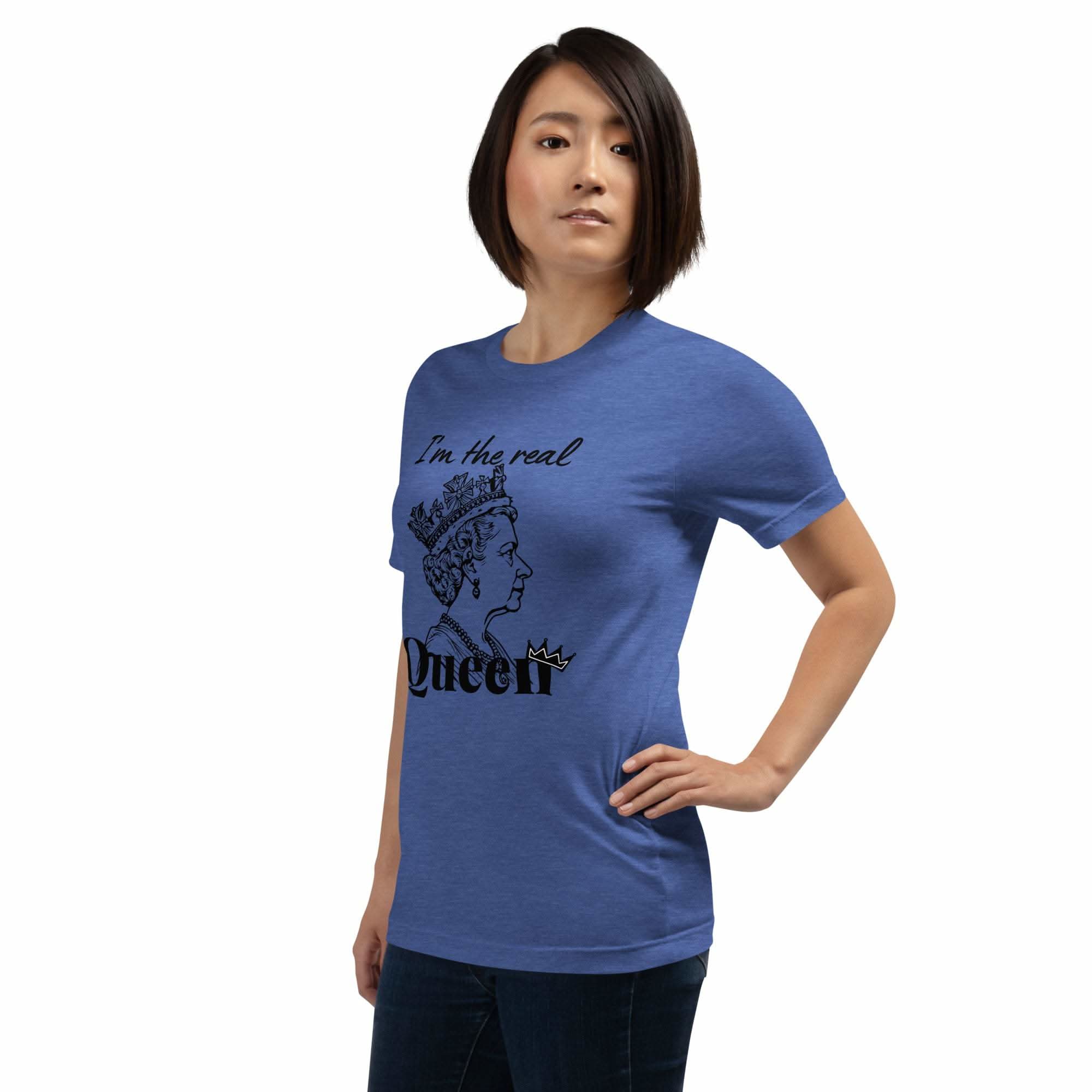 Real Queen T-Shirt - Bold Royal Graphic Tee for Feminine Empowerment