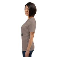 Real Queen T-Shirt - Bold Royal Graphic Tee for Feminine Empowerment