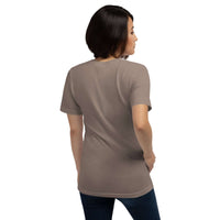 Real Queen T-Shirt - Bold Royal Graphic Tee for Feminine Empowerment