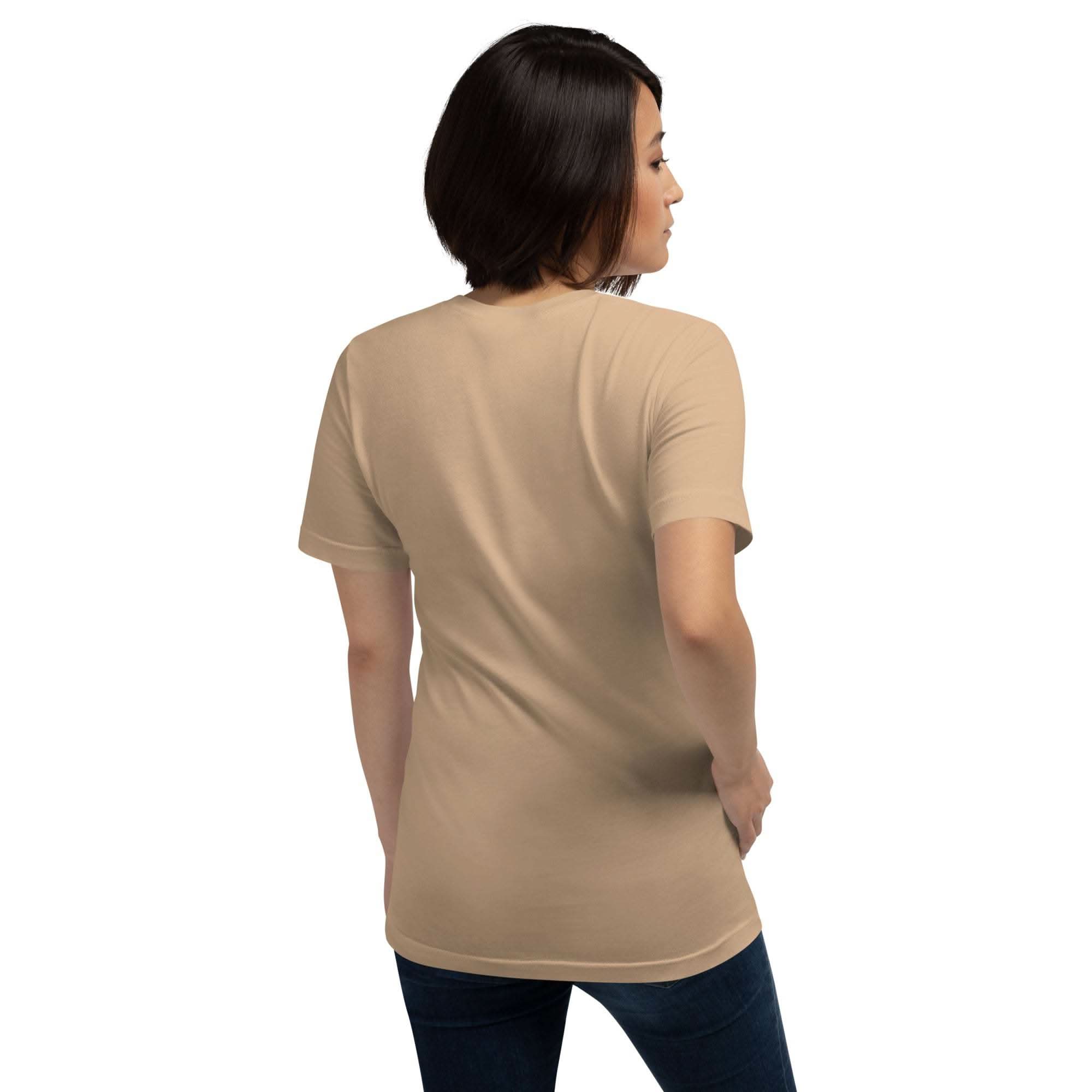 Real Queen T-Shirt - Bold Royal Graphic Tee for Feminine Empowerment